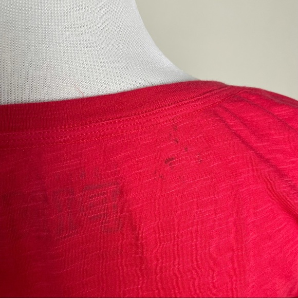 VS Pink All I Want is Everything Red T-Shirt Size Medium Xmas Christmas - Picture 8 of 8